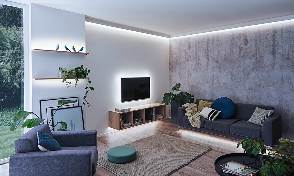 Glare-free interior lighting with indirect ceiling illumination in a modern living room
